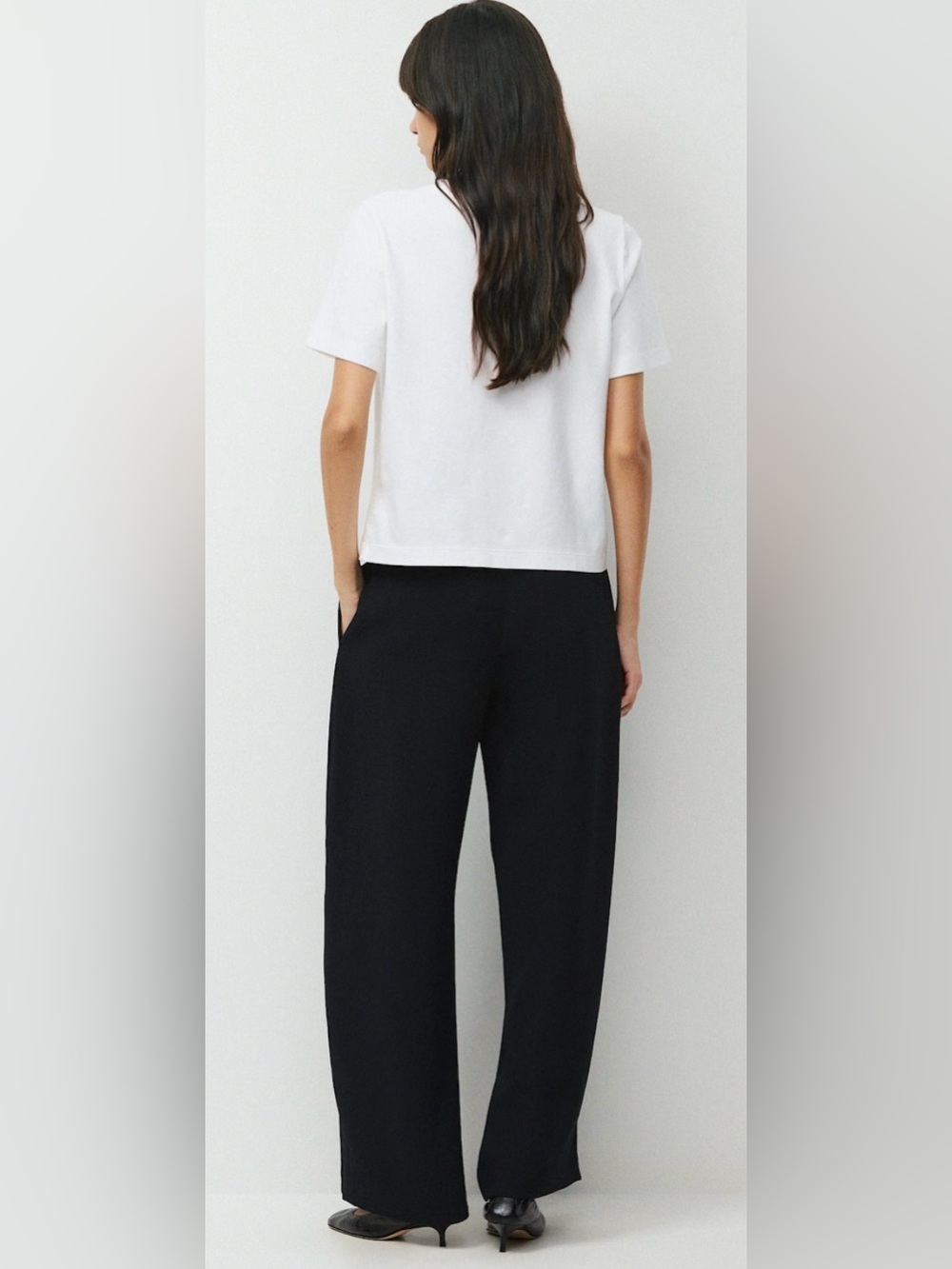 Aritzia New Helix Barrel Pant - Crepette™ - Picture 4 of 10